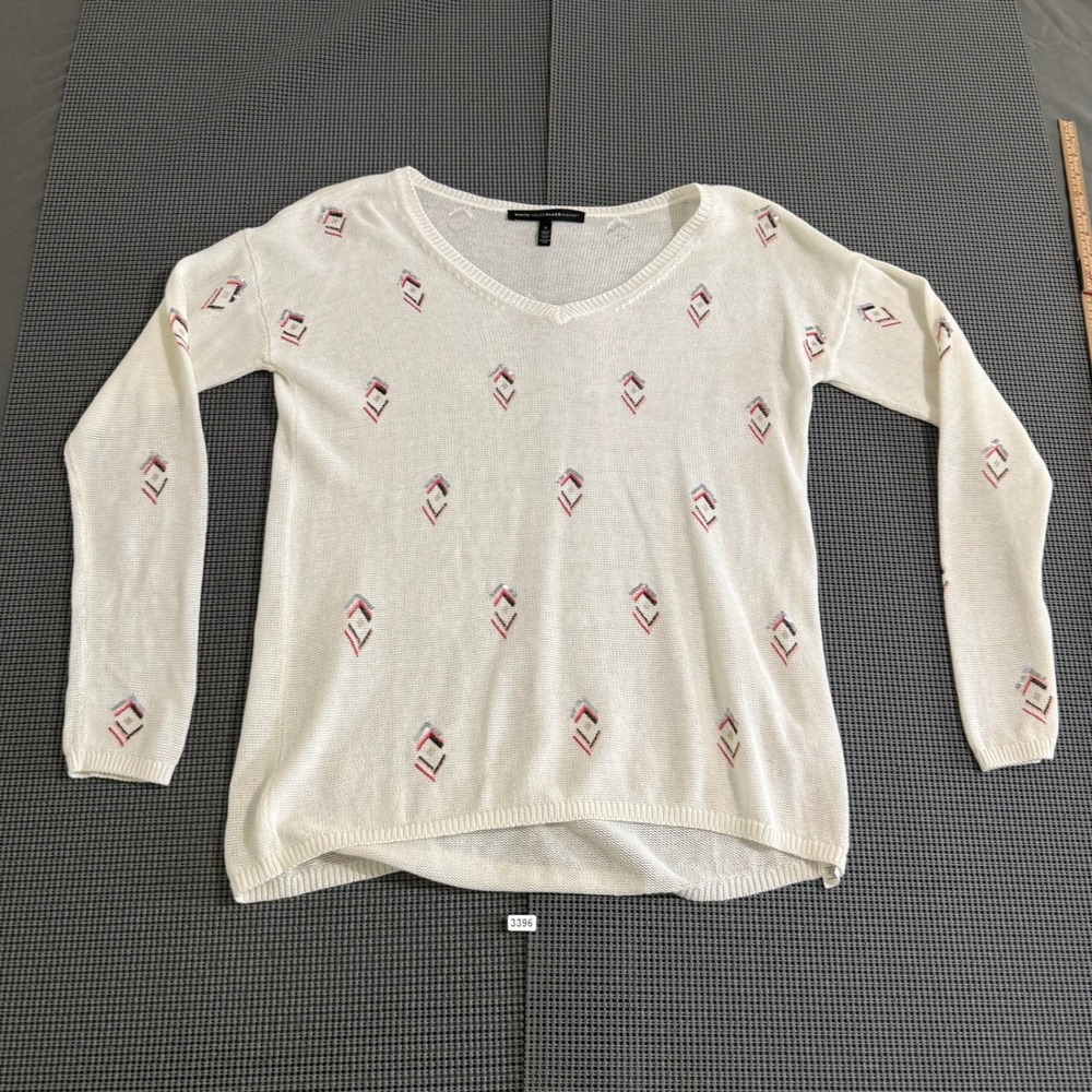 White House Black Market Womens White Geometric Diamond V-Neck Sweater Size S